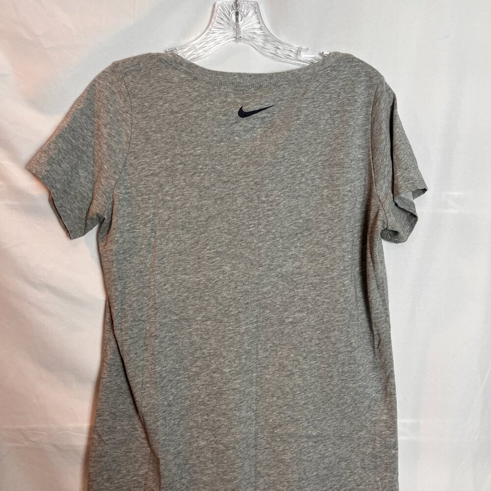 Women's Nike Dri Fit Grey Scoop neck Short sleeve T shirt Size M - Picture 4 of 4